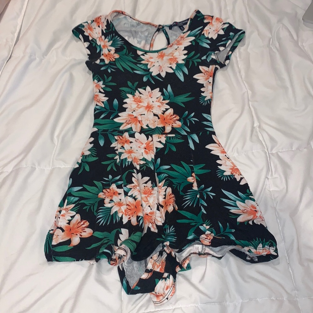 One Clothing Floral Romper – Size x Small